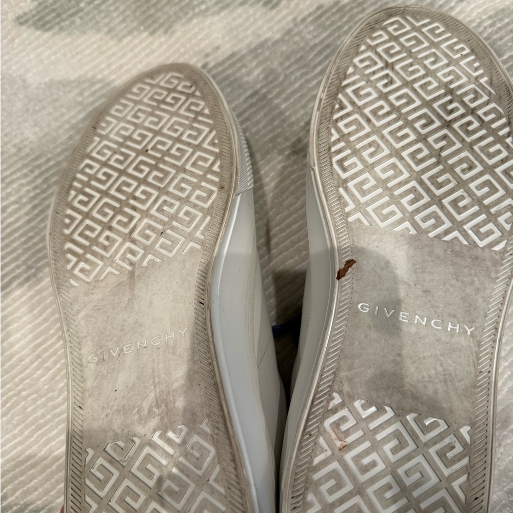 Givenchy Women's Sneakers in White with Navy Laces - Picture 7 of 8